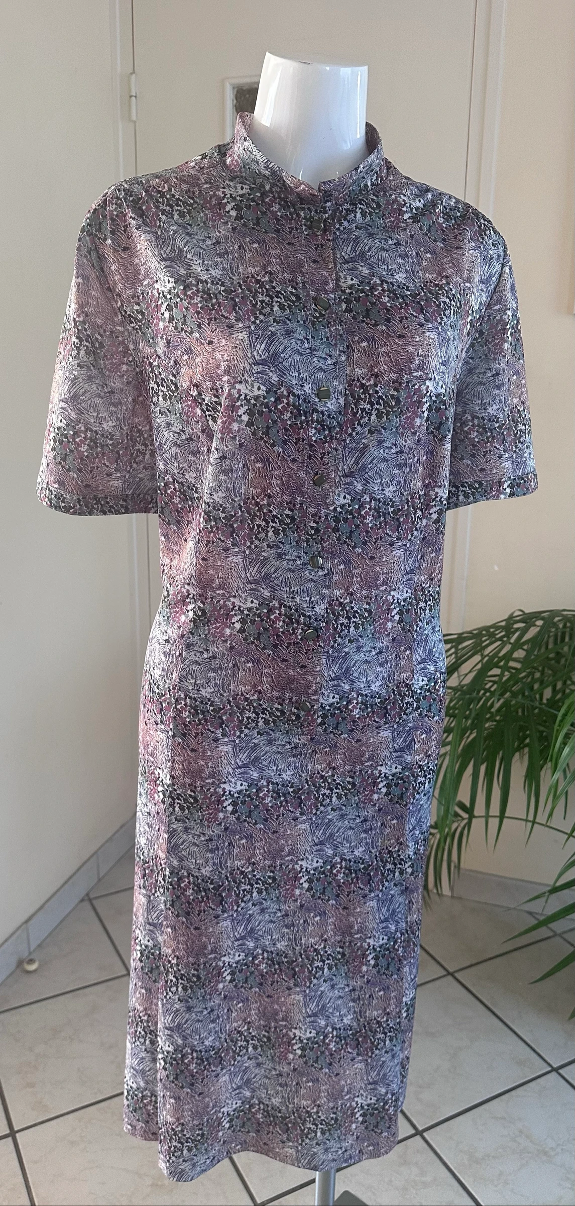 Robe Vintage Imprimée Verde e Roxa T42/44 – Botões de Bijuteria Verde e Dourado – photo 10